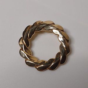 Vintage Sarah Coventry Round Gold Tone Brooch